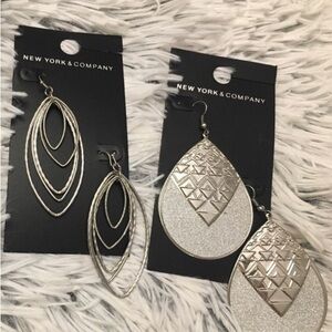 Bundle of 2 Pairs of Earrings